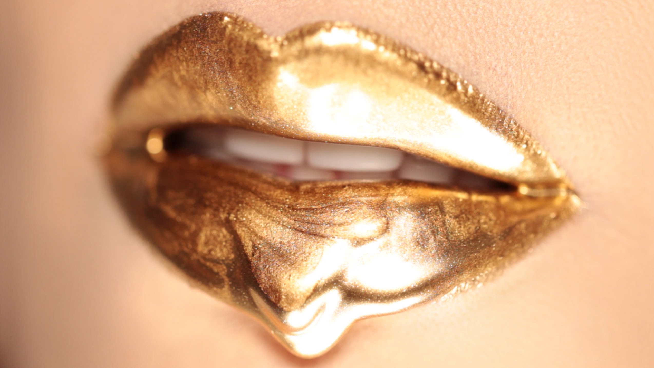 2548x1434 Dripping Golden Lips - Gold Lips Painting