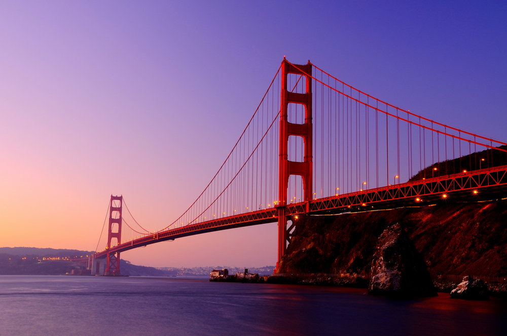 1000x664 Smartfares Blog, Travel Blog, Air Travel News, Holiday Ideas - Golden Gate Painting