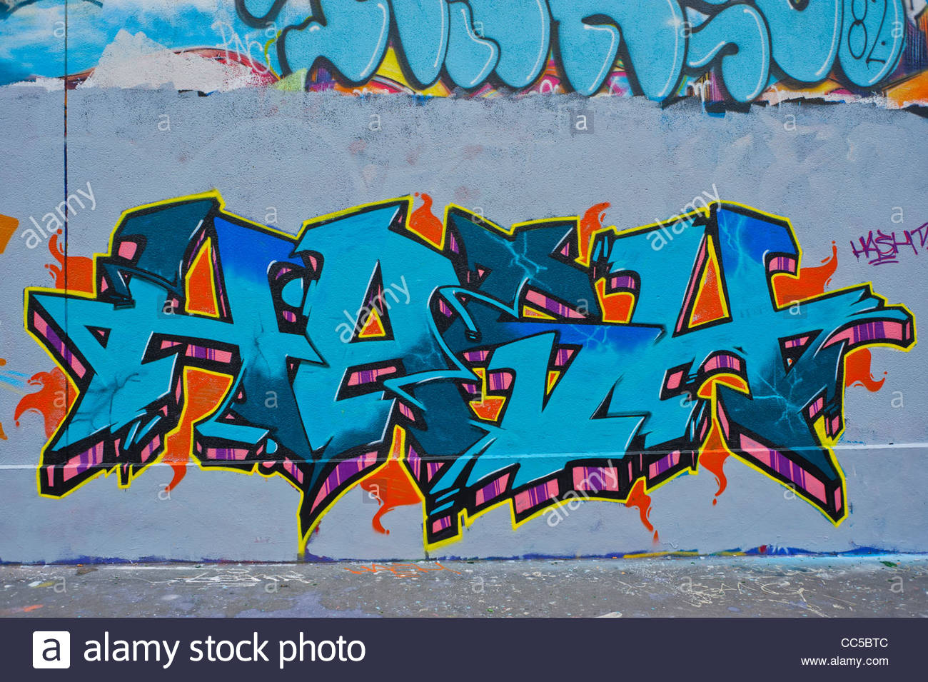 1300x955 Paris, France, Graffiti Art Painting Wall, Colorful Abstract Stock - Graffiti Painting