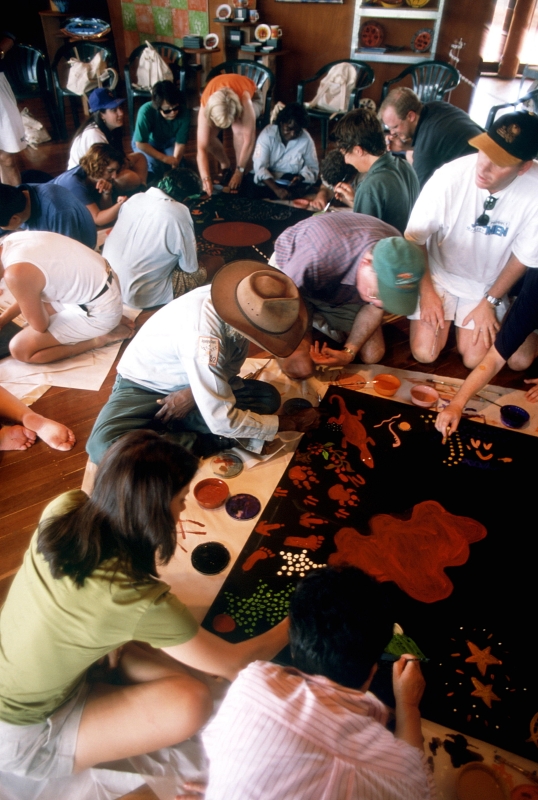 538x800 Group Of People Painting - Group Of People Painting