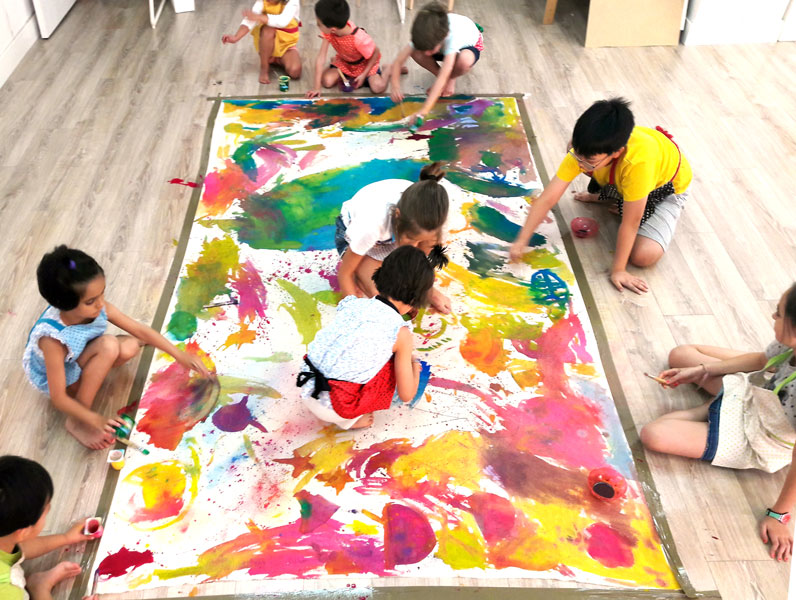 796x600 Working Together The Benefits Of Group Art Projects For Kids - Group Painting