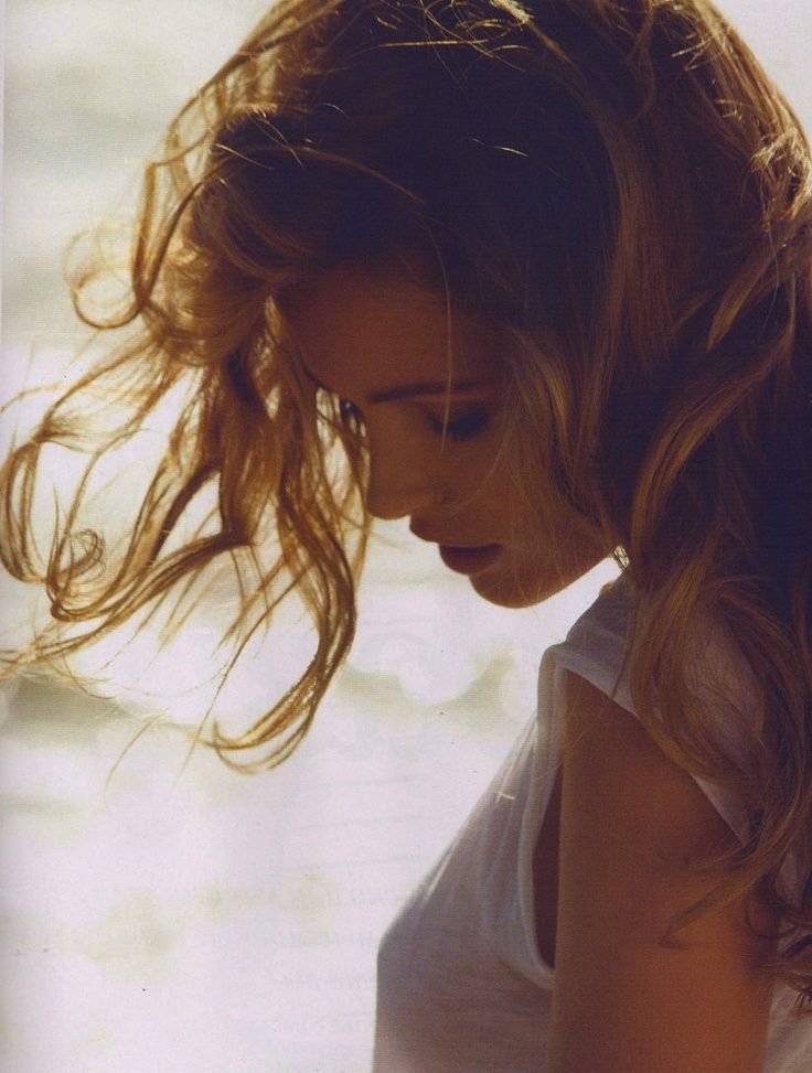 736x973 Pro Hair Blowing In The Wind Painting - Hair Blowing In The Wind Painting