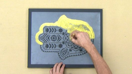530x298 How To Stencil On Canvas In Four Easy Steps - Hamsa Hand Painting