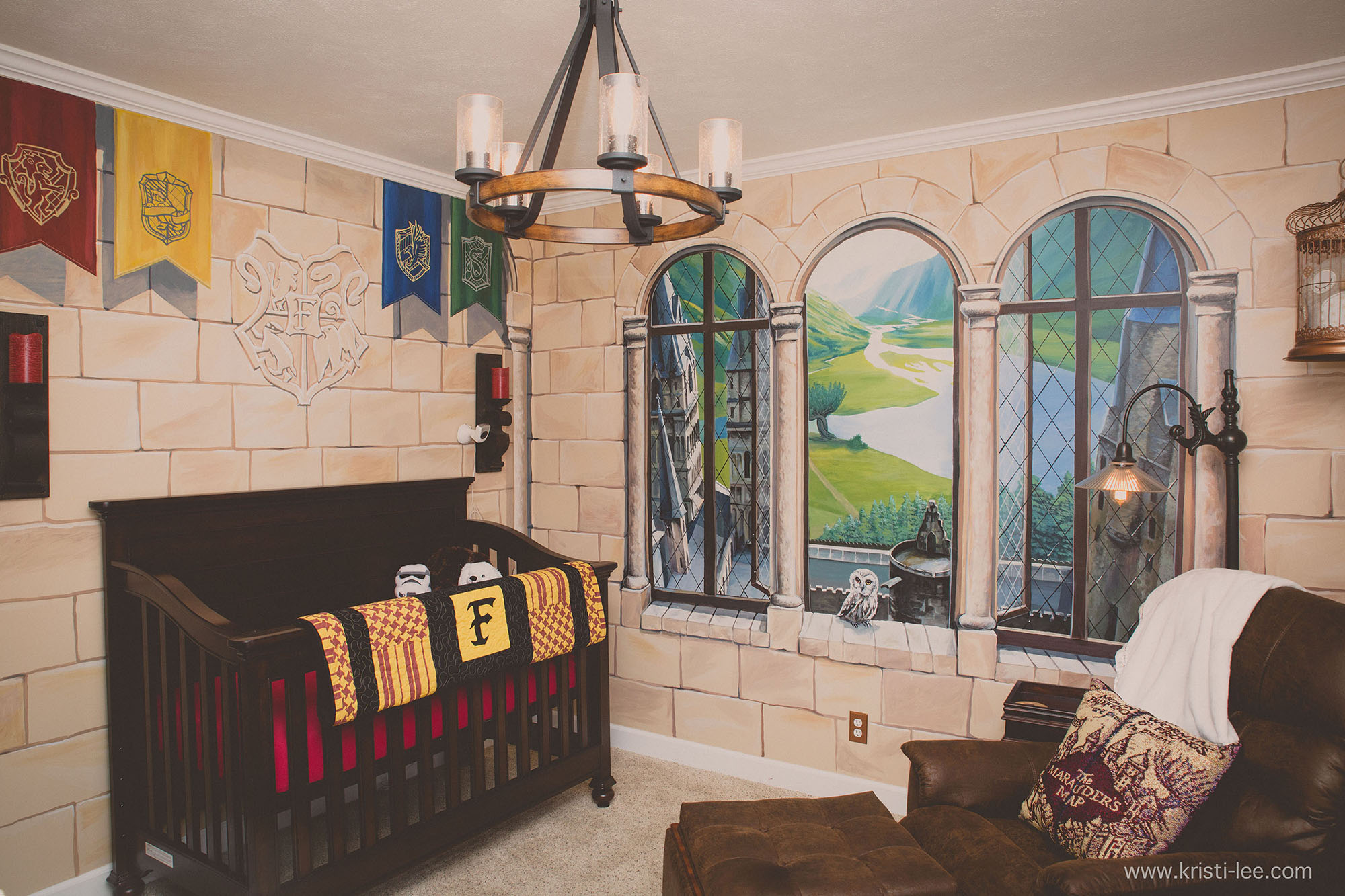 2000x1333 Parents Create A Magical Harry Potter Themed Nursery - Harry Potter Wall Painting