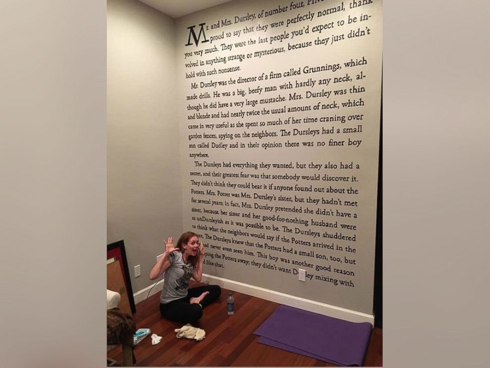 992x744 Harry Potter' Fan Spends Three Weeks Painting J.k. Rowling's Book - Harry Potter Wall Painting