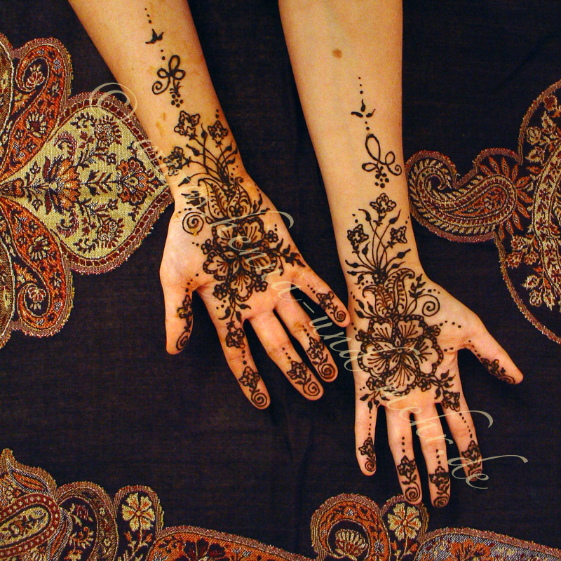 800x800 Henna Painting On Two Hands Henna Or Mehndi Is Not - Henna Painting