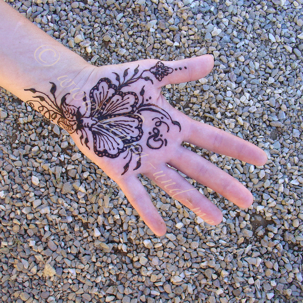 1024x1024 Henna Painting With Fantasie Flowers And The Abu Dhabi - Henna Painting
