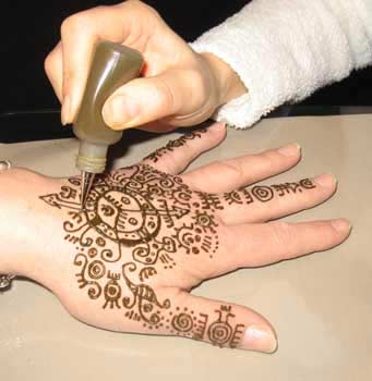 341x350 Julia Surba - Henna Painting