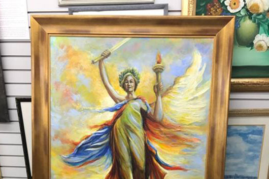 530x353 Check Out This Burger Shop's Massive Hillary Clinton Mural - Hillary Painting