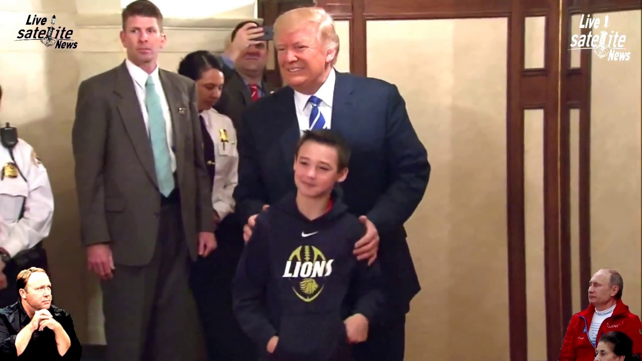 1280x720 President Trump Poses Under Painting Of Hillary Clinton ) - Hillary Painting