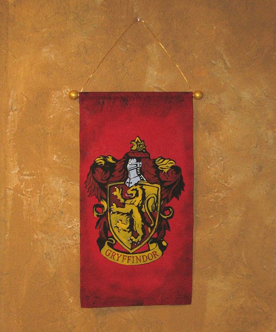 Hogwarts Crest Painting at PaintingValley.com | Explore collection of ...