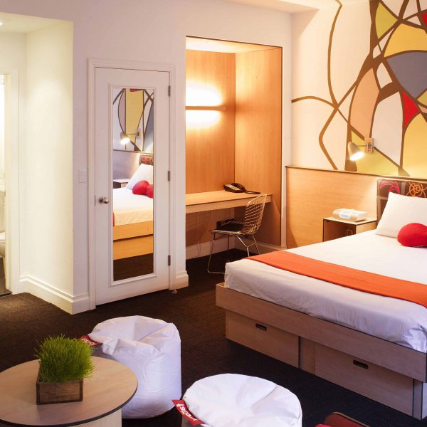 600x600 Deluxe Room Hotel Pasupala - Hotel Room Painting