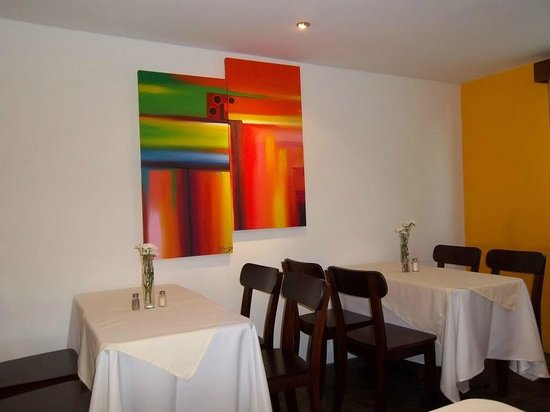 550x412 Paintings In Dining Room - Hotel Room Painting