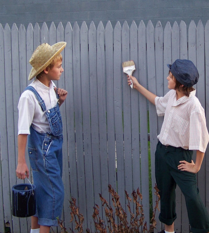 717x800 Which Is Better Stain Or Paint The Fence Green Living Bees - Huckleberry Finn Fence Painting