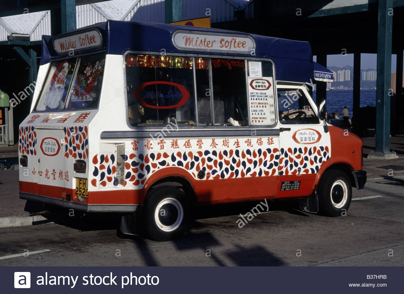 1300x948 Harbour Ice Cream Van Painted With Christmas Decorations Kowloon - Ice Cream Truck Painting
