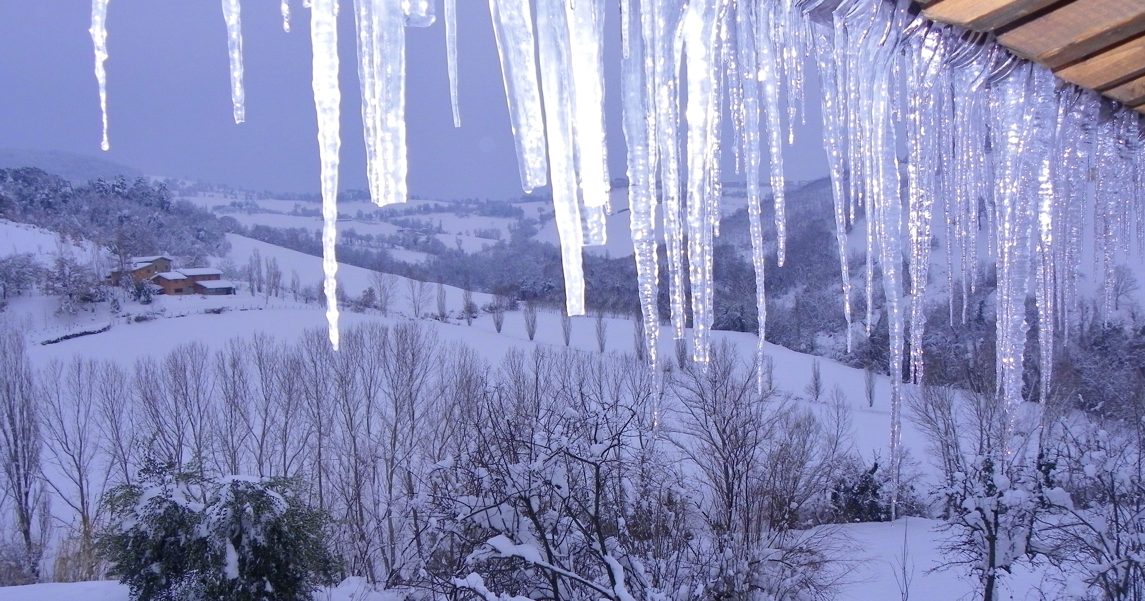 3805x2000 Icicles And Trick Of The Eye Painting Holidays Italy - Icicle Painting