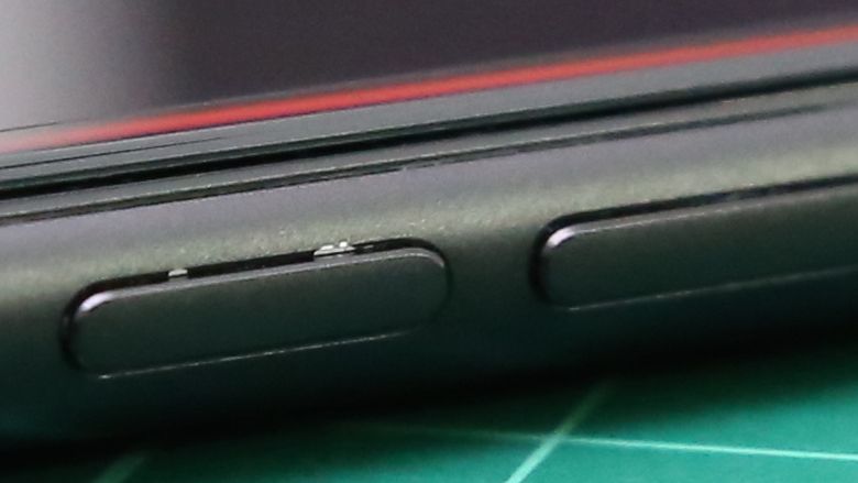 780x439 Matte Black Iphone 7 Plus Users Complain Of Chipped Off Paint - Iphone 7 Painting