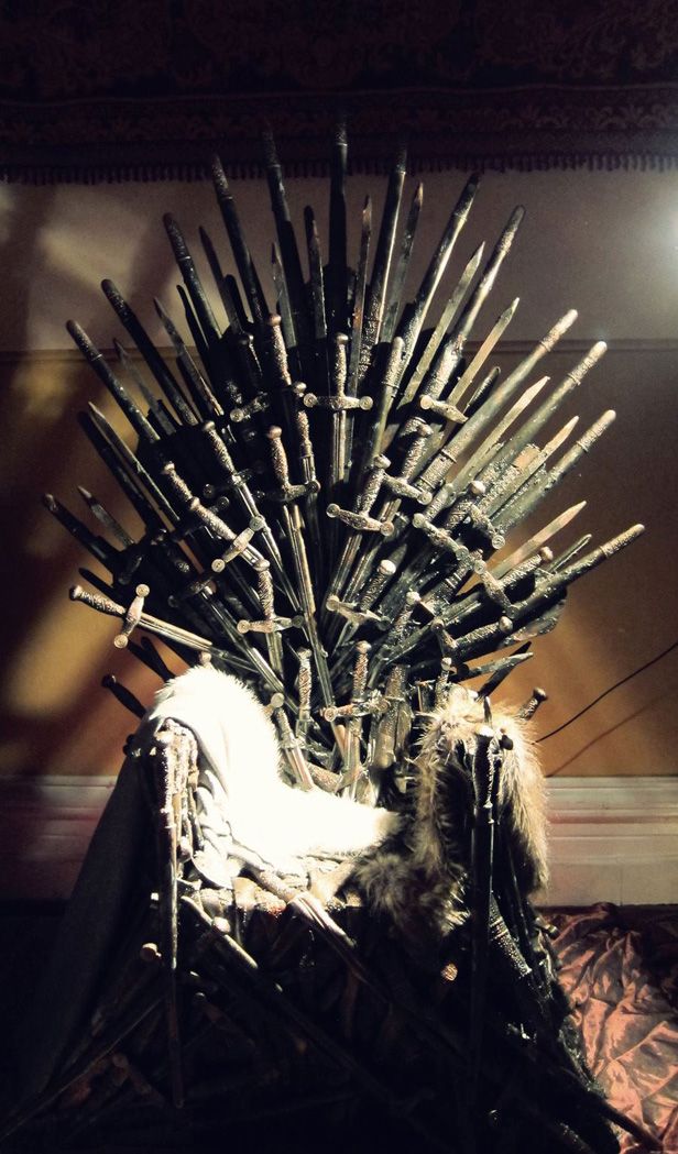 616x1049 The Iron Throne, Made From Plastic Swords, Spray Paint, And Hot - Iron Throne Painting