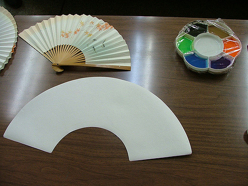 500x375 Japanese Fan Painting Workshop The Background Is A Gold - Japanese Fan Painting