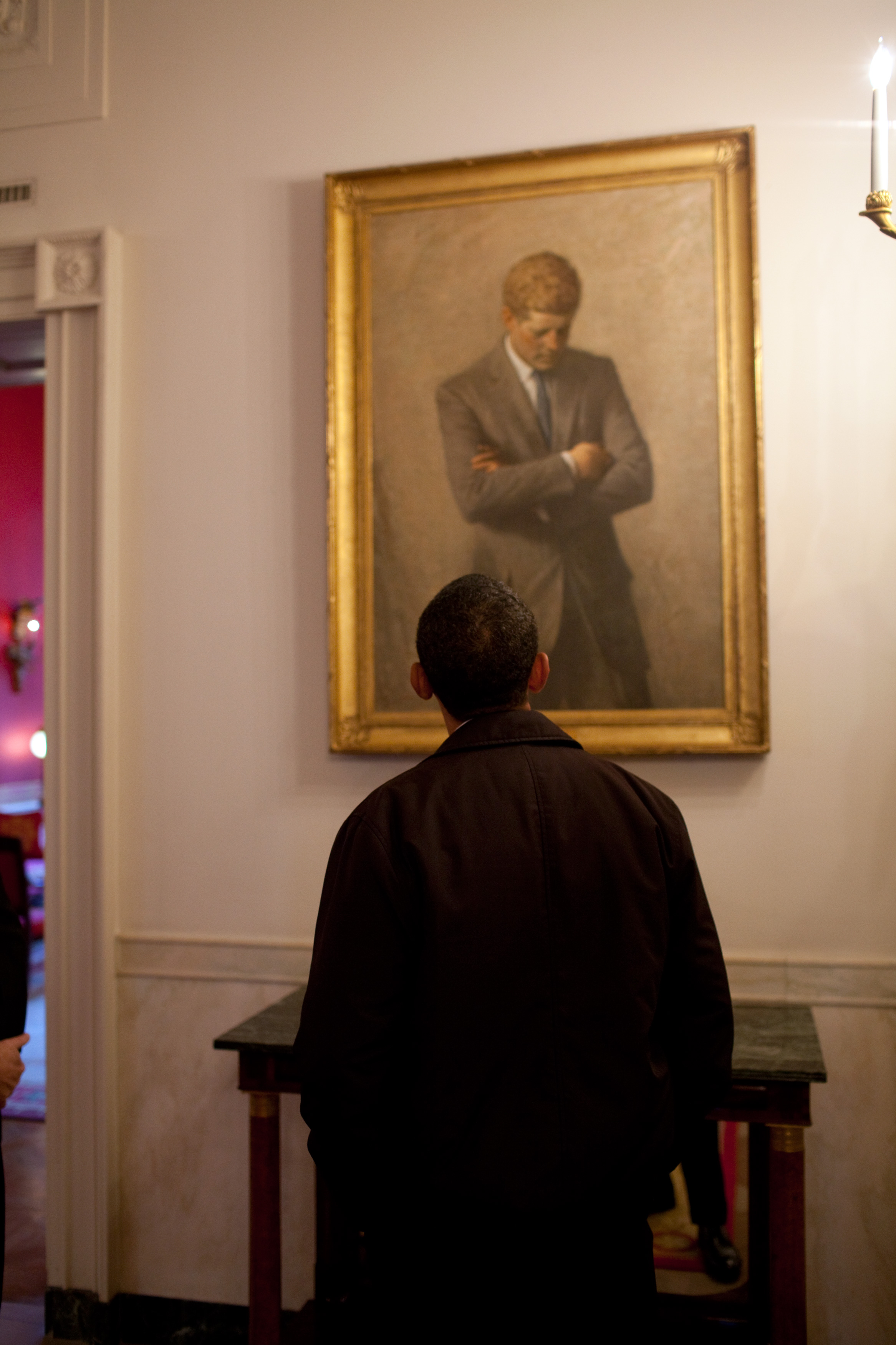 2333x3500 Filebarack Obama Looking Jfk Portrait.jpg - Jfk Painting In White House