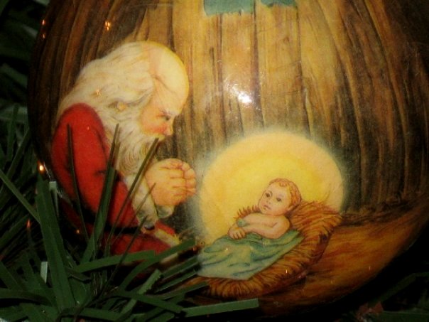 604x453 Virginia's Life, Such As It Is! Easy Christmas Decorating On A Dime - Kneeling Santa Painting