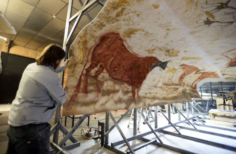 790x515 Replica Of Lascaux Cave Paintings Almost Finished - Lascaux Painting