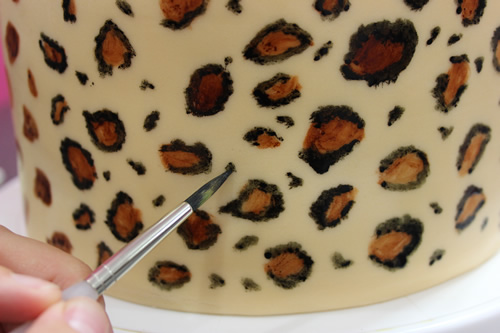 500x333 Painting Leopard Print On Cake Sweet Dreams Cake App Iphone - Leopard Print Painting