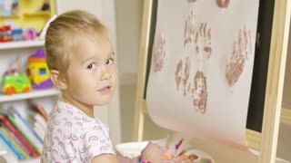 320x180 Creative Little Girl Painting An Abstract Picture On Paper - Little Black Girl Painting