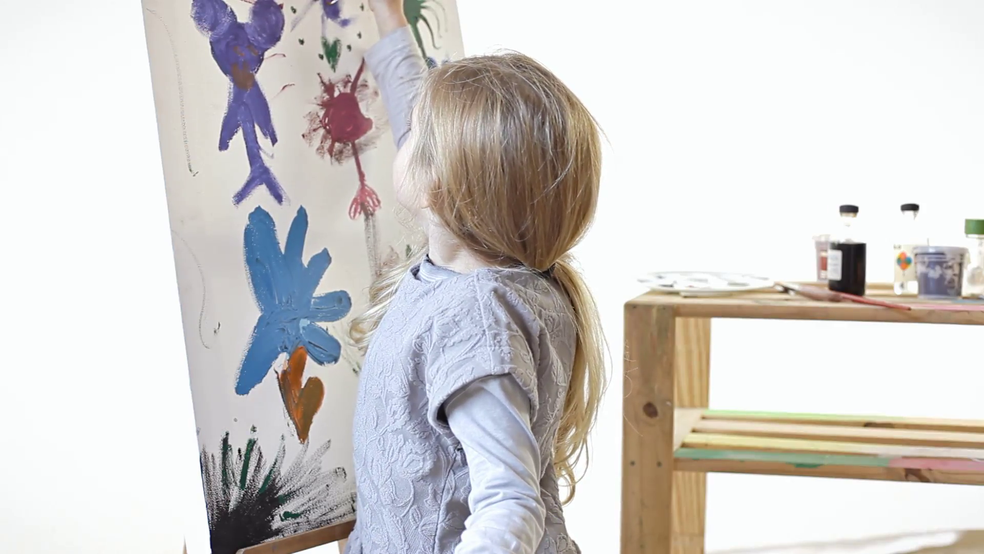 1920x1080 Painting Kid White Bg 3. A Beautiful Little Girl Painting - Little Kid Painting