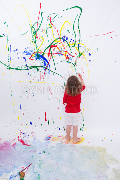 400x600 Young Little Kid Painting On White Big Wall Stockraphy By Coskun - Little Kid Painting