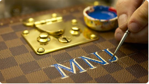 490x277 Painting A Monogram On Leather - Lv Painting