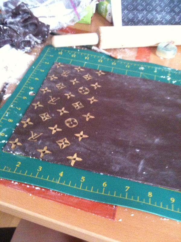 600x800 Lv Hardsided Luggage Cake - Lv Painting