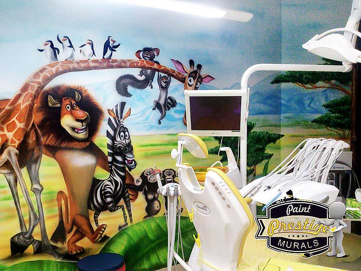 720x540 Madagascar And Ice Age Mural In The Dental Clinic Paint Prestige - Madagascar Painting