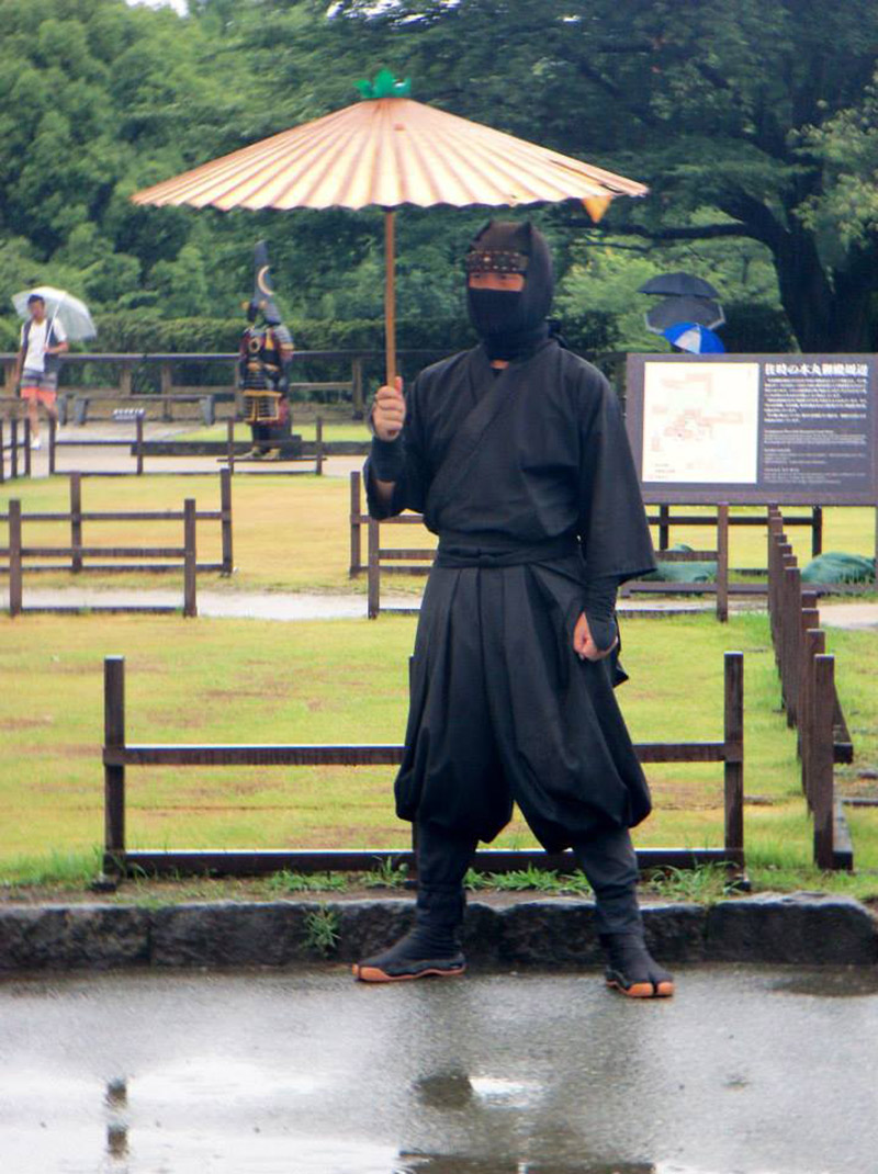 800x1070 Umbrellas In Japan - Man With Umbrella Painting