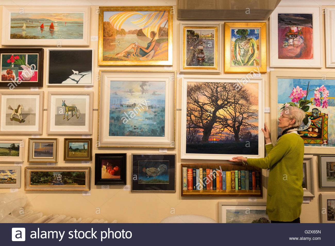 1300x956 London, Uk. 3 June 2016. A Gallery Manager Hangs Paintings - Manager Painting