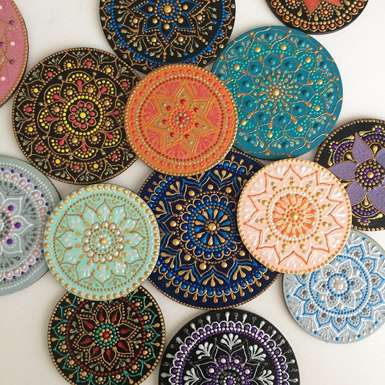 750x750 Artist Creates Ceramic Plates, Hand Painted With Mesmerizing - Mandala Art Painting