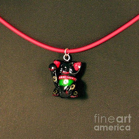 570x570 Deluxe Hand Painted Black Maneki Neko Lucky Beckoning Cat Necklace - Maneki Neko Painting