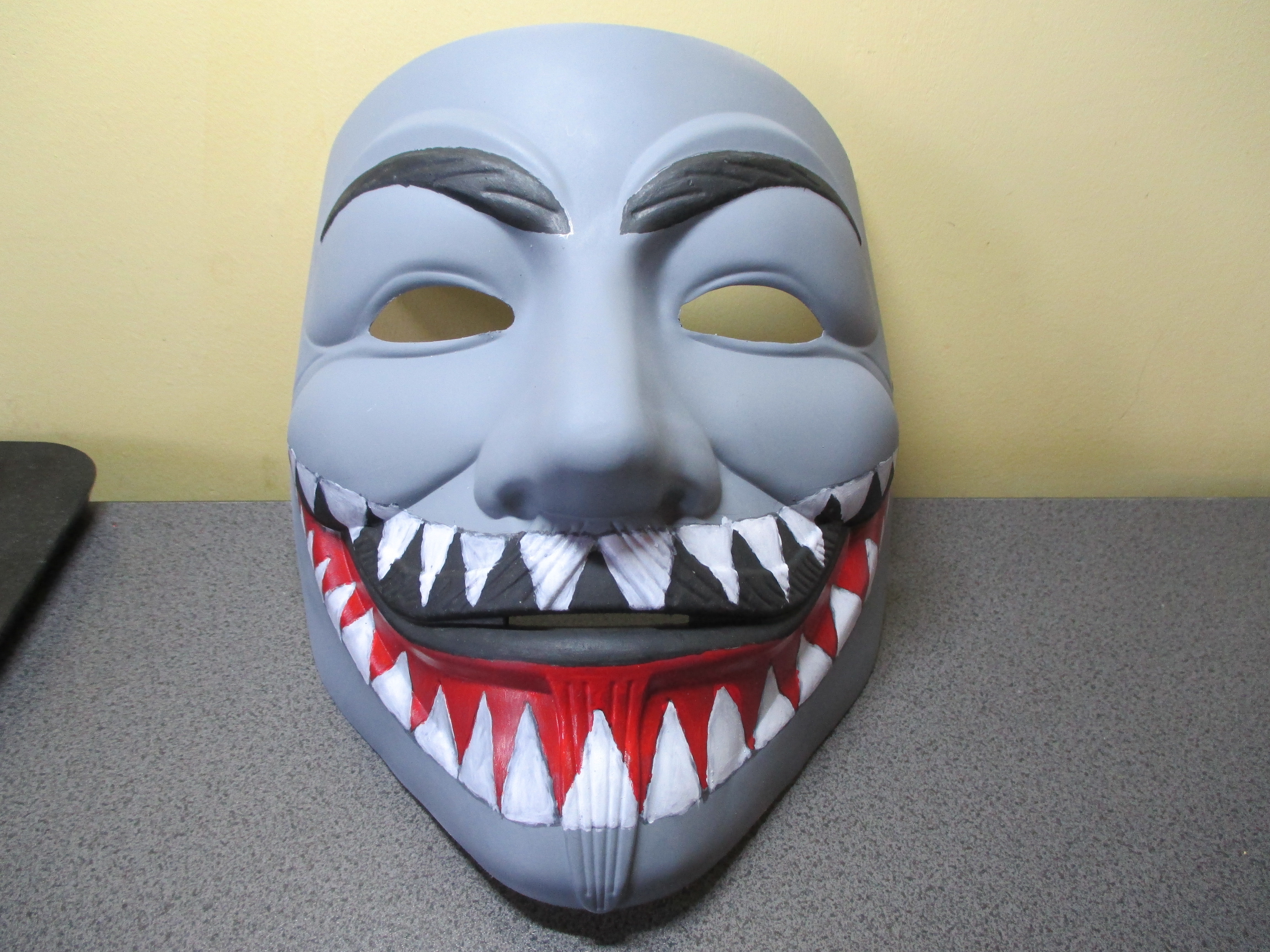 Где можно найти маска. Маска Анонимуса Разрисованная. Крутые маски. Маски Анонимуса разукрашенные. Идеи для масок.