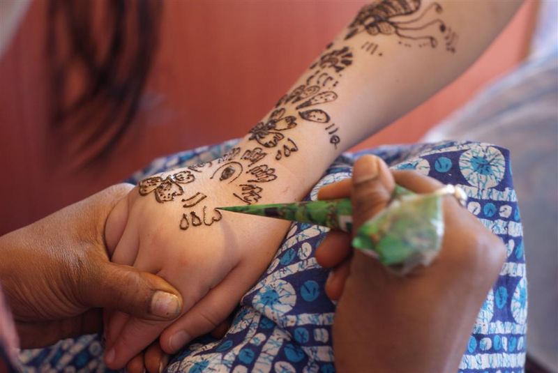 800x535 Henna Mehndi Painting - Mehndi Painting