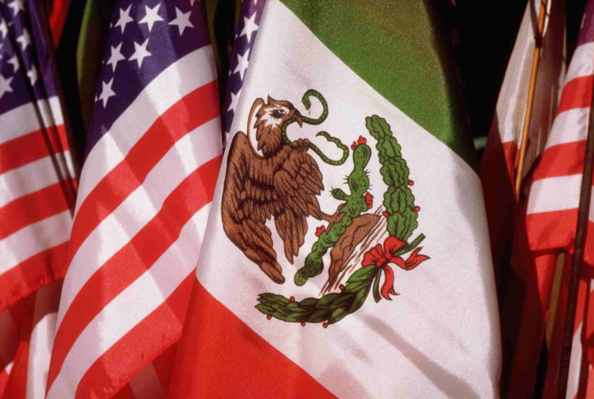 1899x1276 Paintings D Animation Of Mexico Mexican Flag Closeup.jpg - Mexican Flag Painting