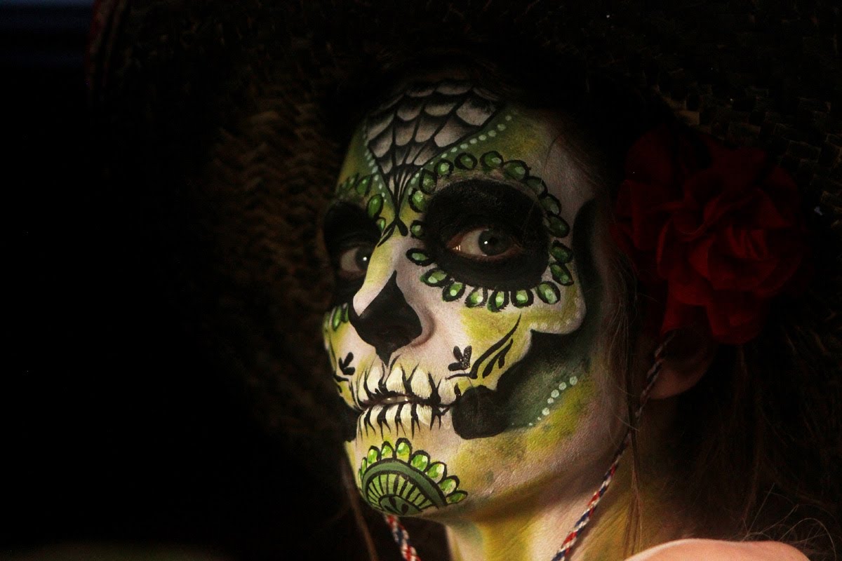 1200x800 How To Face Paint A Mexican Day Of The Dead Sugar Skull - Mexican Painting Skulls