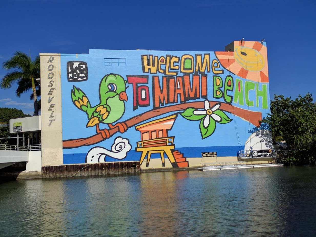 1233x925 Pop Artist Painting New Mural On 41st Street In Miami Beach - Miami Beach Painting