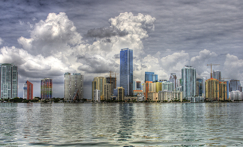 500x302 Exploring The Arts Scene In Miami - Miami Skyline Painting