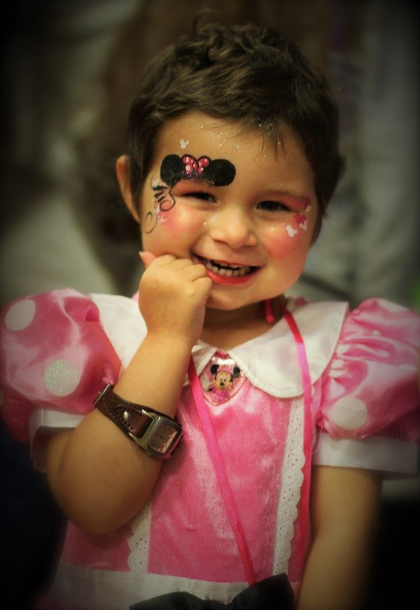 864x1254 Pippa Cole Minnie Mouse Face Paint Facepainter Lancashire - Minnie Mouse Face Painting