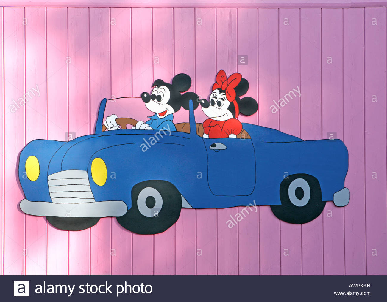 1300x1017 Mickey Mouse And Minnie Mouse Painting On A Garage Door Stock - Minnie Painting