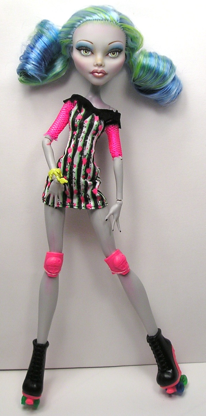 717x1446 Monster High Dolls Repainted By Pamela Reasor - Monster High Painting