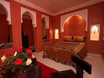 400x300 Warm Colors For Bedroom Decorating In Moroccan Style - Moroccan Style Painting