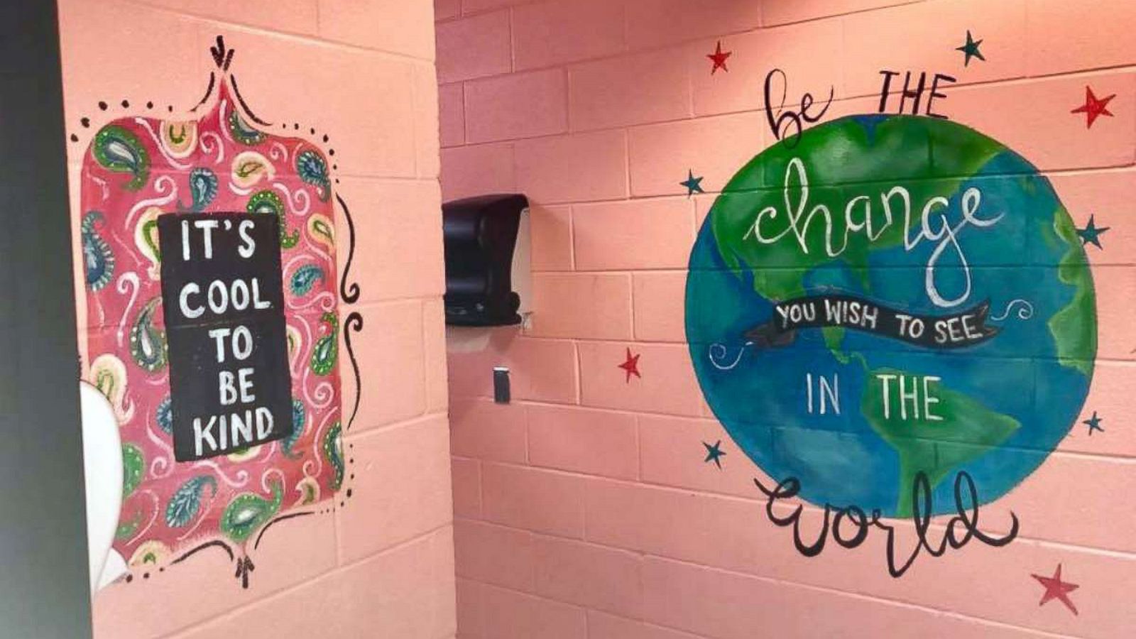 1600x900 Woman Paints Motivational Messages In Middle School Girls - Motivational Painting