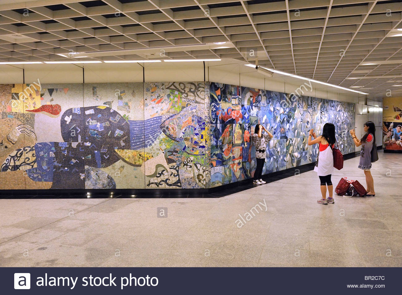 1300x955 Woman Taking Photographs By A Wall Painting In The Dohby Ghaut Mrt - Mr T Painting