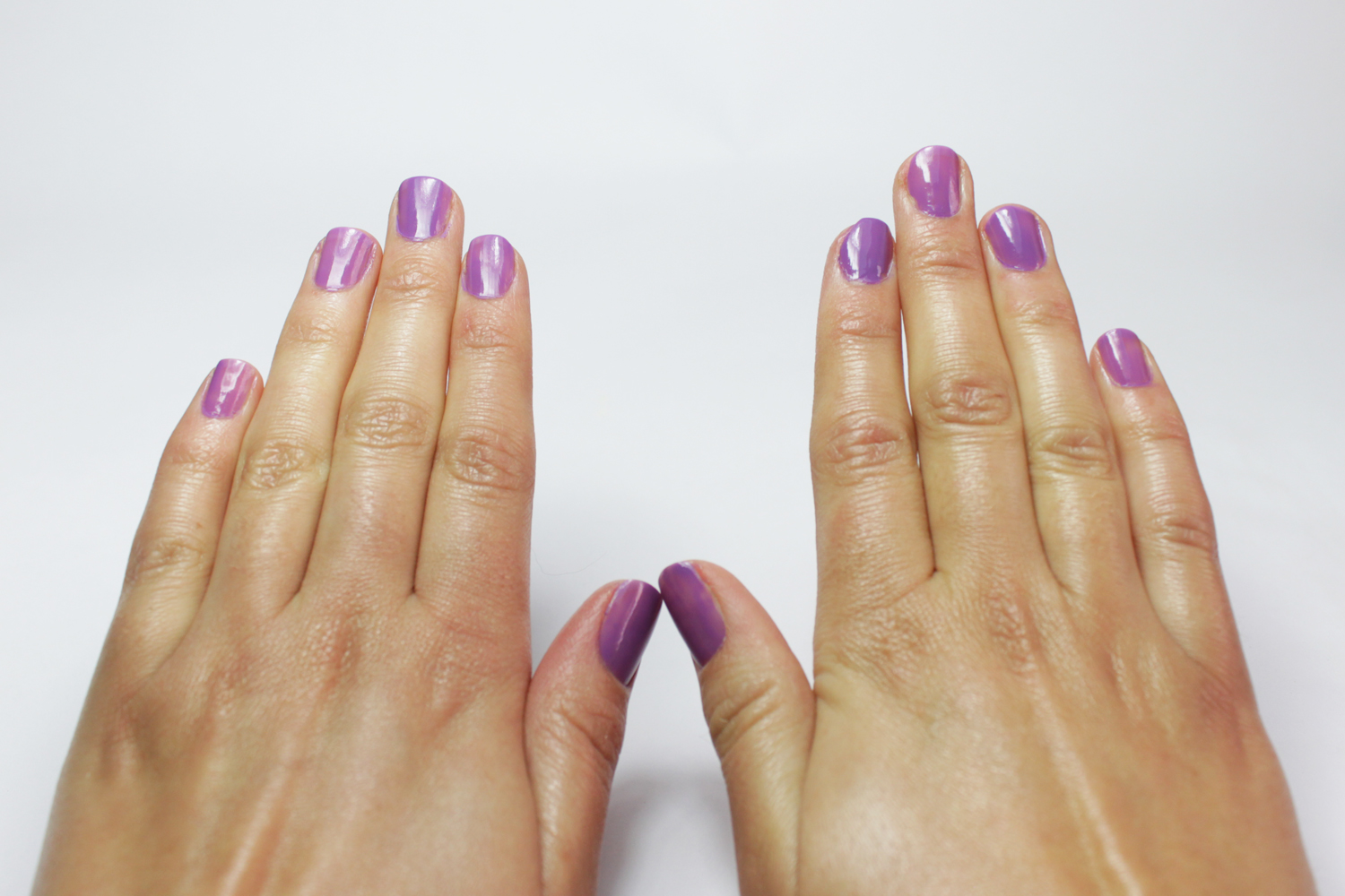 1500x1000 How To Paint Your Nails With The Opposite Hand 15 Steps - Nail Polish Painting